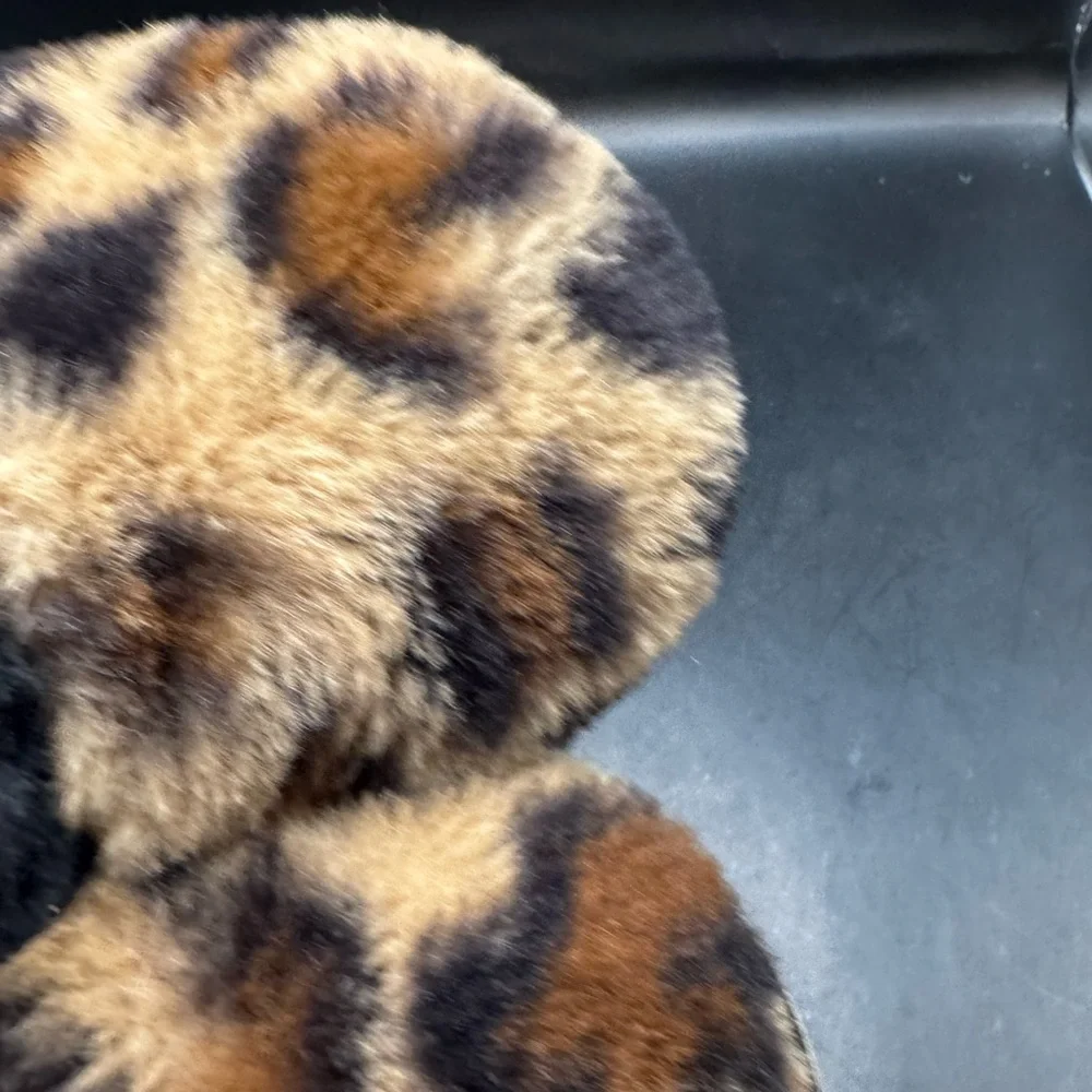 Olive & Edie Cheetah Print Furry Slippers Girls Size 13/1 Rubber Soles Faux Fur
